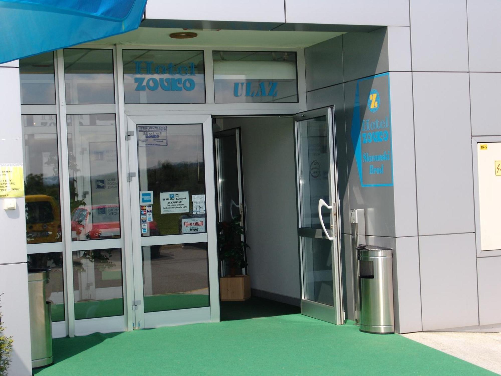 Hotel Zovko スラヴォンスキ・ブロド エクステリア 写真